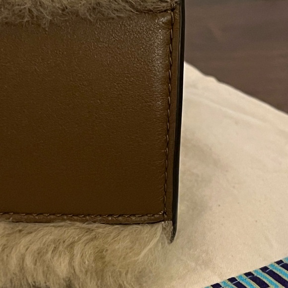 •Tory Burch Lee Radziwill Petite Shearling & leather double bag - Picture 6 of 13
